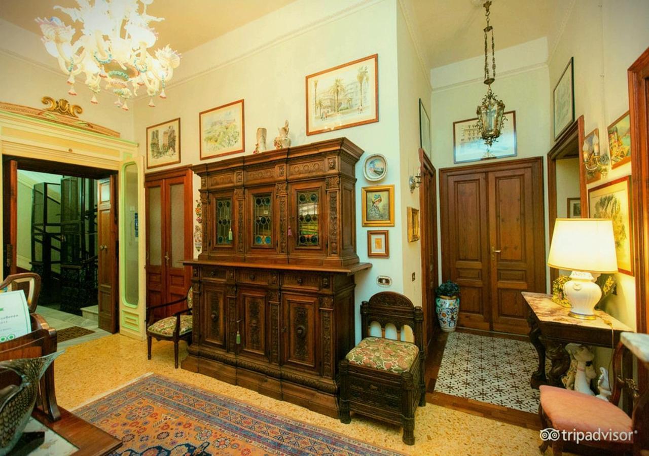 B&B Atmosfere Del Centro Storico Napels Buitenkant foto